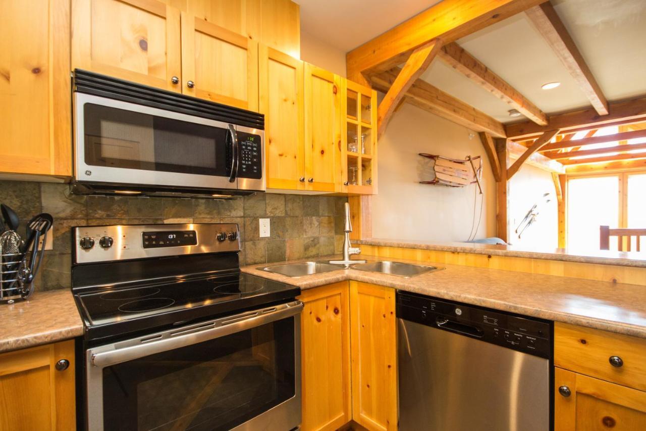 3 Bedroom 3 Bath Ski In Ski Out With Private Hot Tub Big White 外观 照片